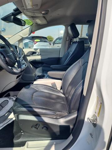 2022 chrysler pacifica touring-l