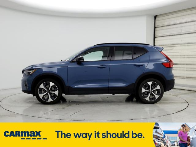 2024 volvo xc40 b5 plus dark theme