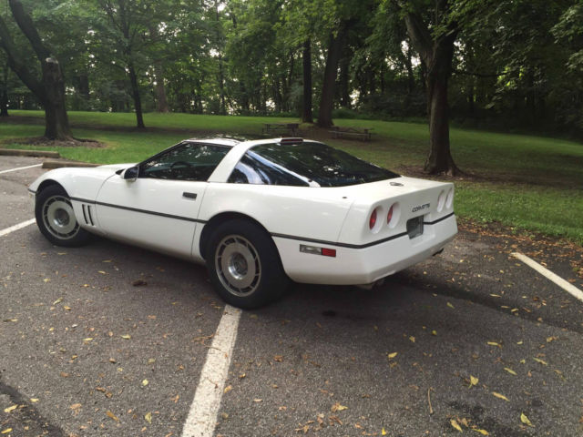 corvette kept in garage. excellent used condition local pick up only