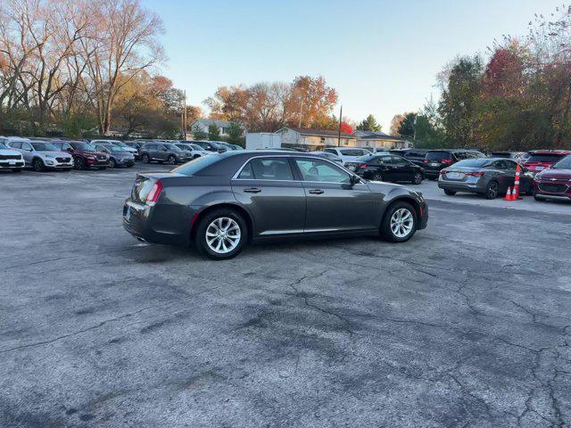 2022 chrysler 300 touring