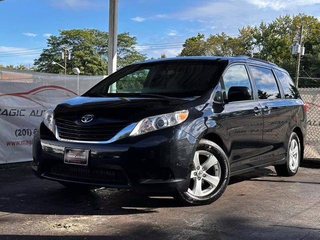 2017 toyota sienna le