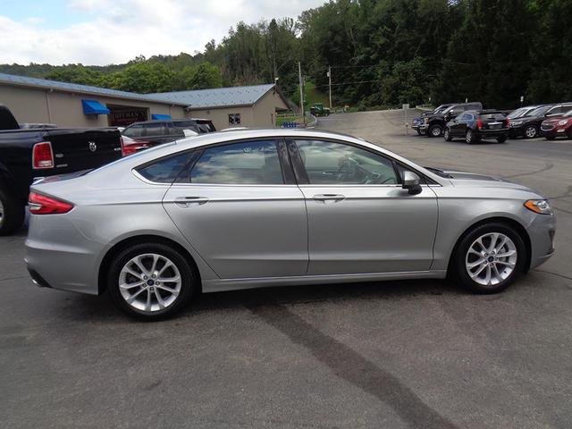 2020 ford fusion se