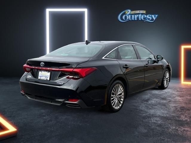 2022 toyota avalon hybrid limited