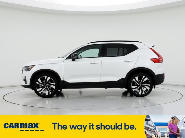 2023 volvo xc40 b5 plus dark theme