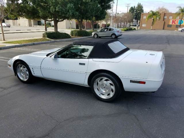1993 chevrolet corvette base 2dr convertible automatic 4-speed rwd v8 5.7l