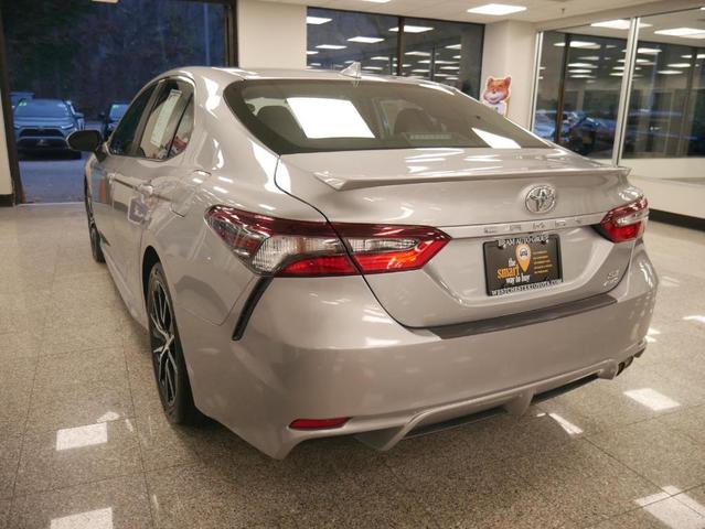 2021 toyota camry se