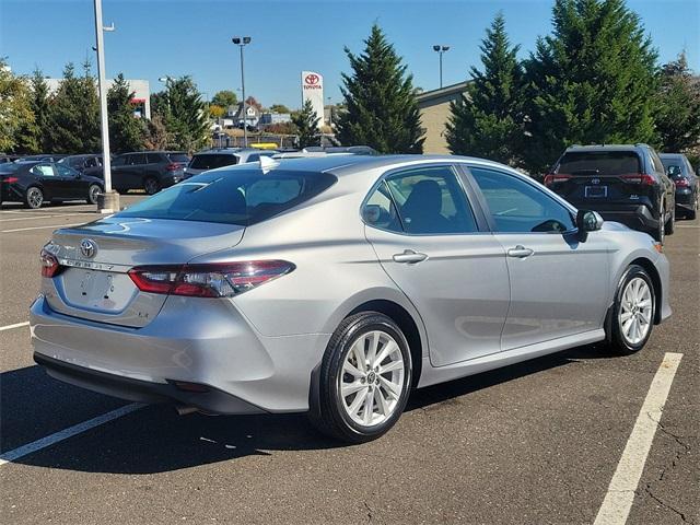 2022 toyota camry le