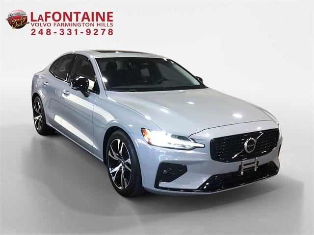 2024 volvo s60 b5 plus dark theme