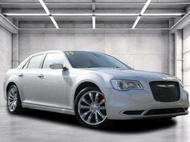 2019 chrysler 300 touring