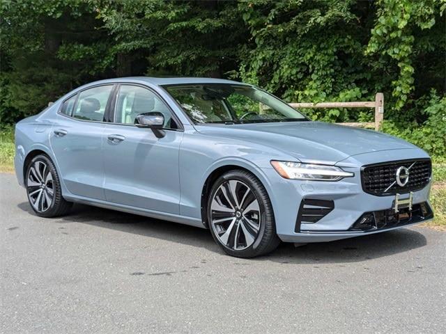 2022 volvo s60 b5 fwd momentum