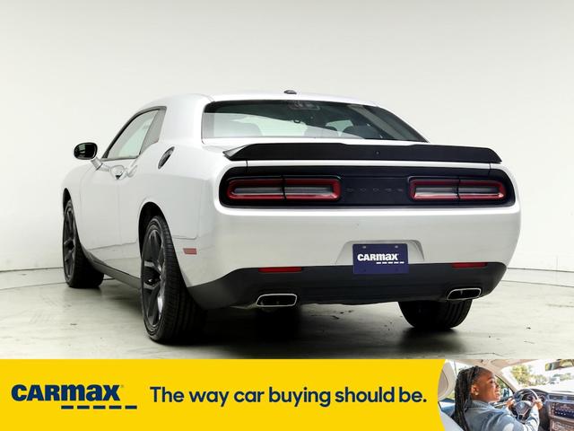 2022 dodge challenger sxt