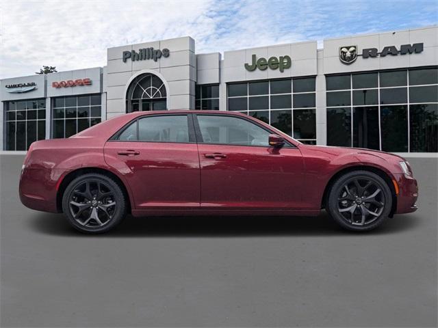 2022 chrysler 300 s