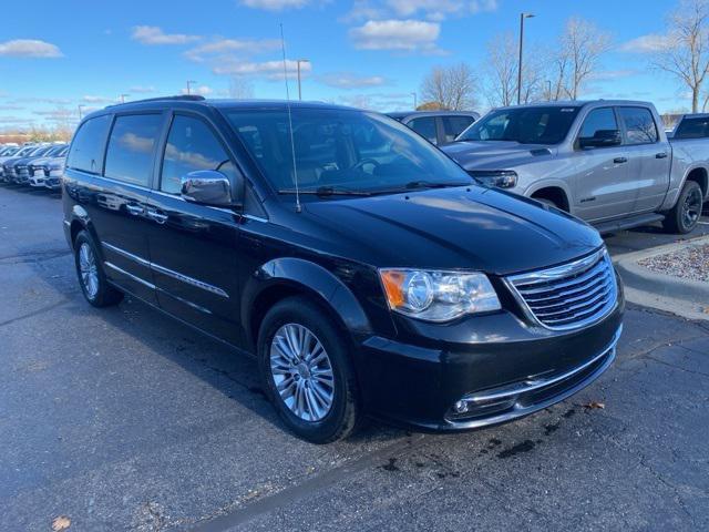 2016 chrysler town & country touring-l