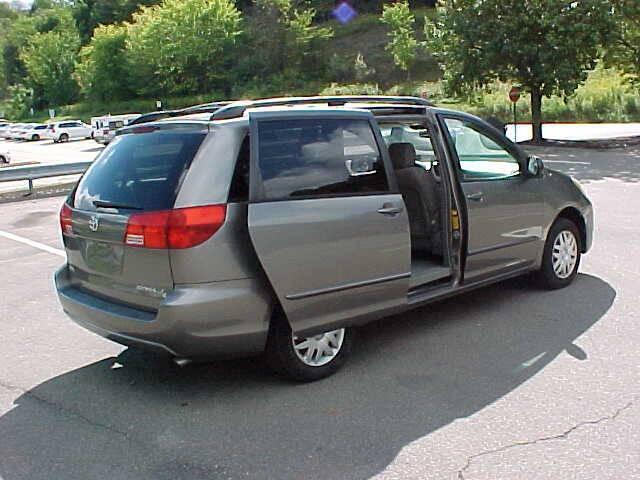 2004 toyota sienna le