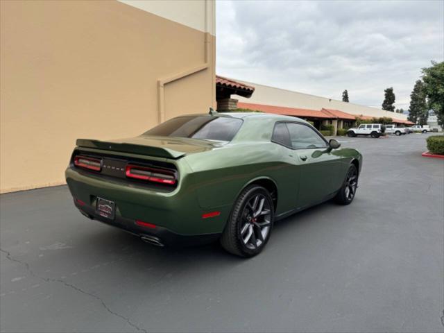 2020 dodge challenger sxt