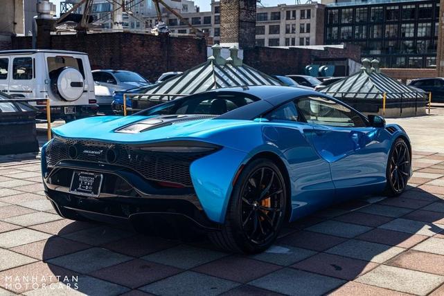 2023 mclaren artura