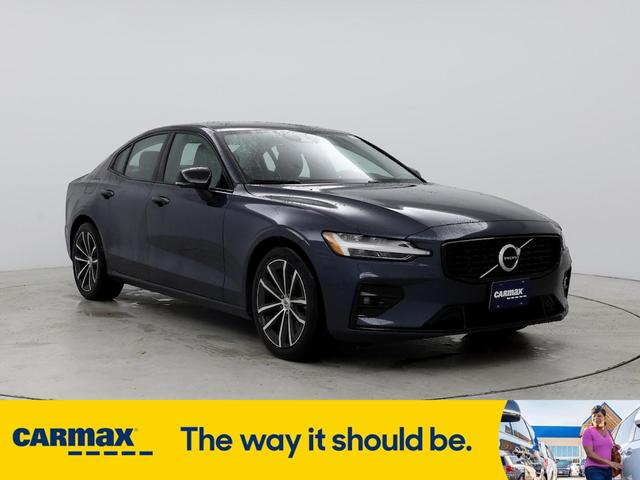 2022 volvo s60 b5 momentum