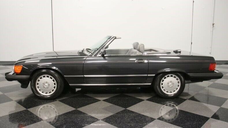 classic vintage chrome benz european 560sl 5.6 liter v8 auto transmission gray