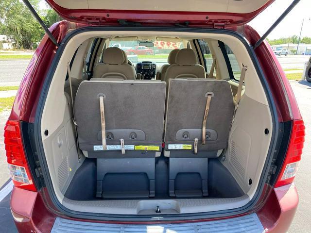 2011 kia sedona lx