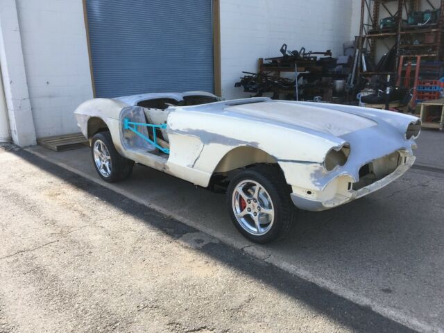 1961 corvette convertible restomod project - 96 c4 suspension - dana 44 rear