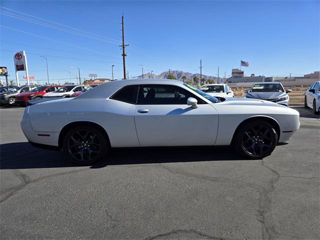 2020 dodge challenger sxt