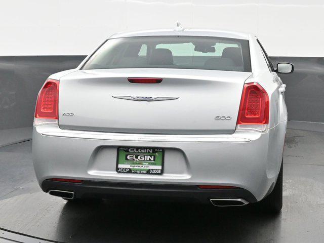 2019 chrysler 300 touring