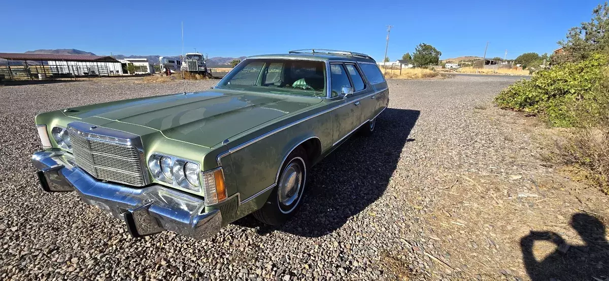 1976 chrysler town & country wagon green