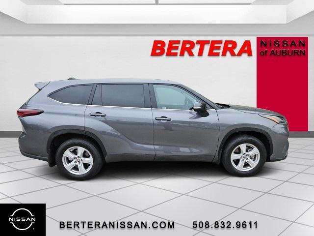 2024 toyota highlander le