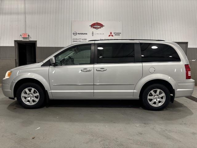 2010 chrysler town & country touring