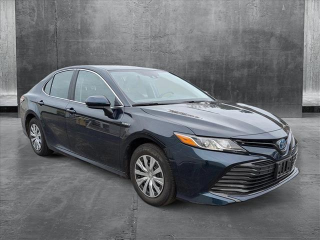 2019 toyota camry hybrid le