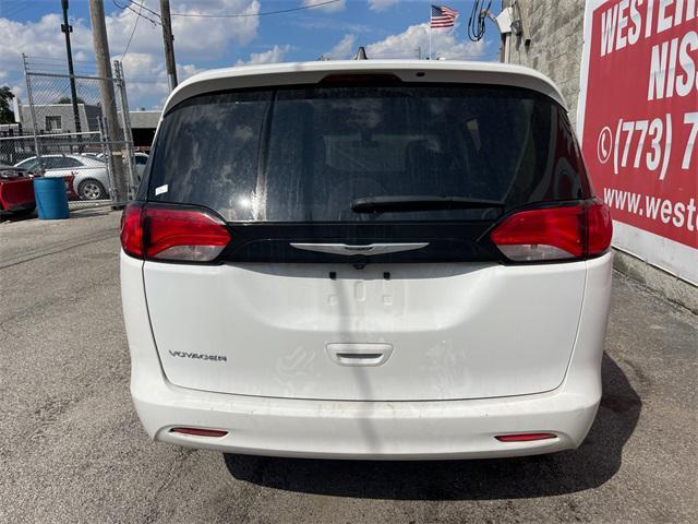 2022 chrysler voyager lx