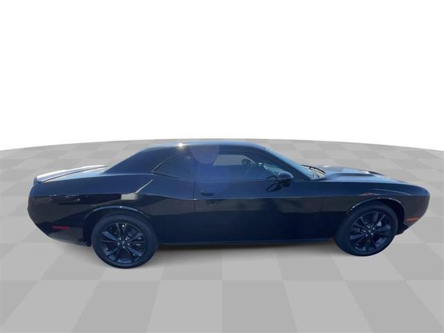 2021 dodge challenger sxt