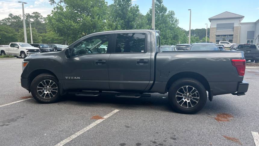 2022 nissan titan sv