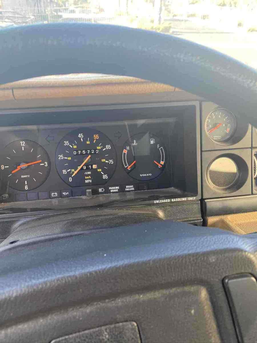 1983 volvo 242 sedan white rwd automatic dl
