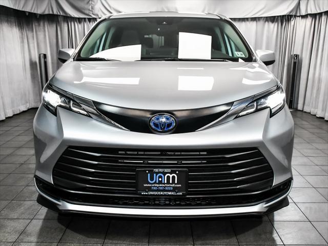 2022 toyota sienna le