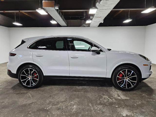 2022 porsche cayenne base