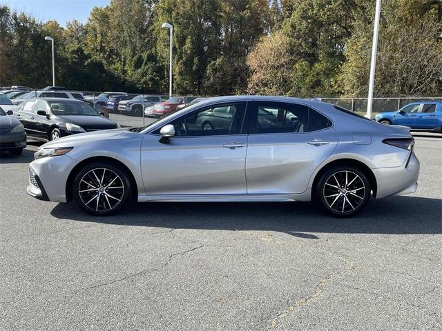2022 toyota camry se
