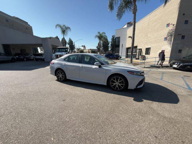 2022 toyota camry se