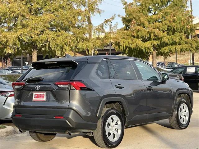 2024 toyota rav4 le