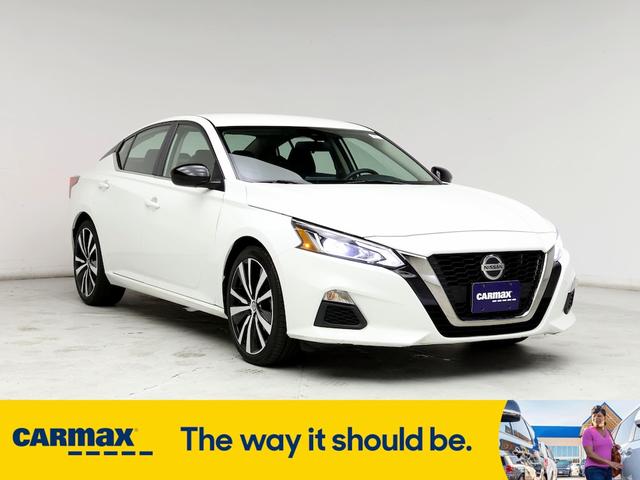 2022 nissan altima sr