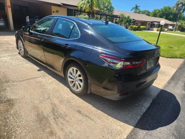 2022 toyota camry le