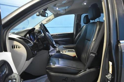 2015 chrysler town & country in saint louis, missouri