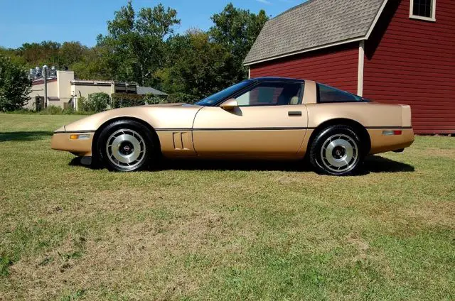 no reserve low mileage chevrolet corvette 1985, see through roof, auto trans, cd