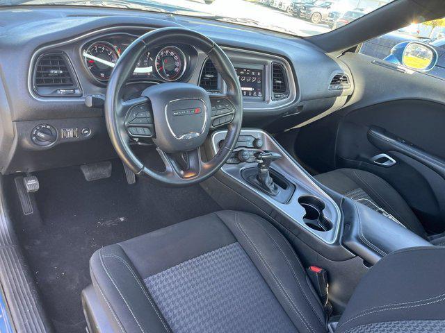 2022 dodge challenger sxt