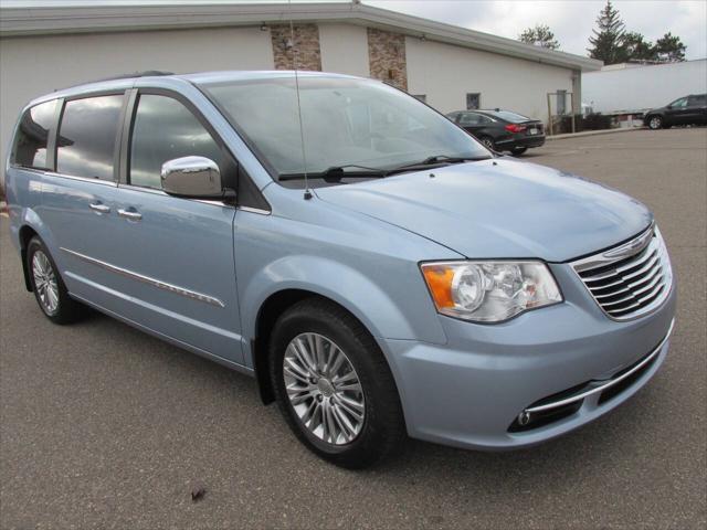 2013 chrysler town & country touring-l