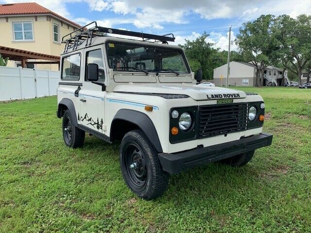 1989 land rover defender 90, 4x4, 5 speeds, 100% rust free, diesel (low mileage)