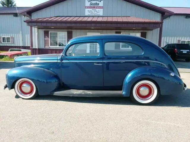 1940 ford 2-door deluxe sedan blue