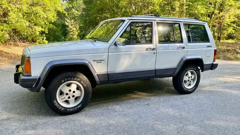 1991 jeep cherokee xj laredo / 1 owner / finest you will find / must see