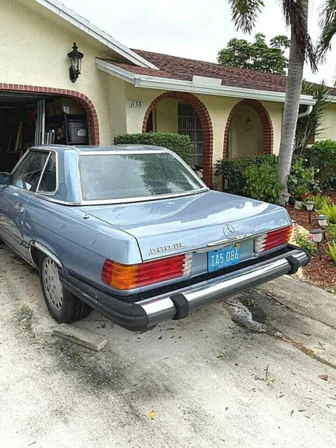 nice 1986 mercedes benz 560sl convertible,both tops,low miles,runs great,no resv