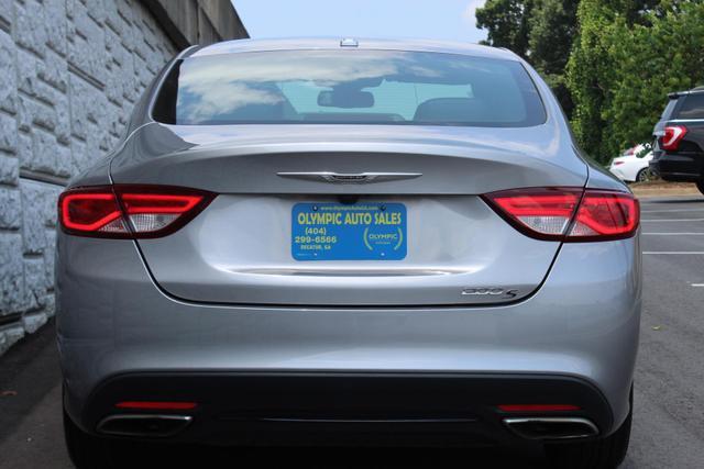 2016 chrysler 200 s